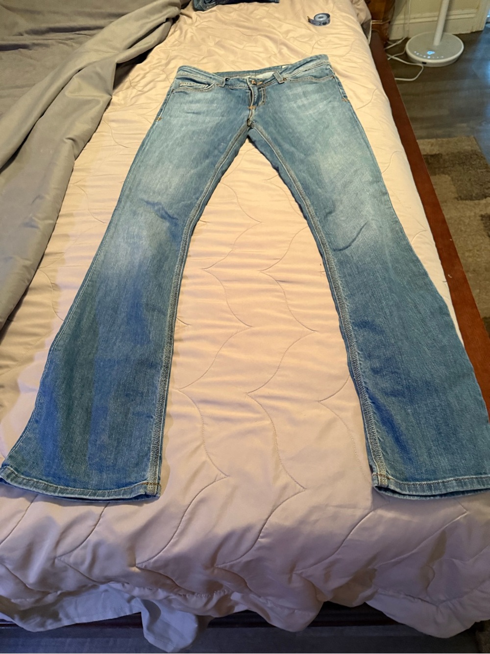 People’s Liberation Star Pocket Jeans – Women’s Size 29 – Light Wash